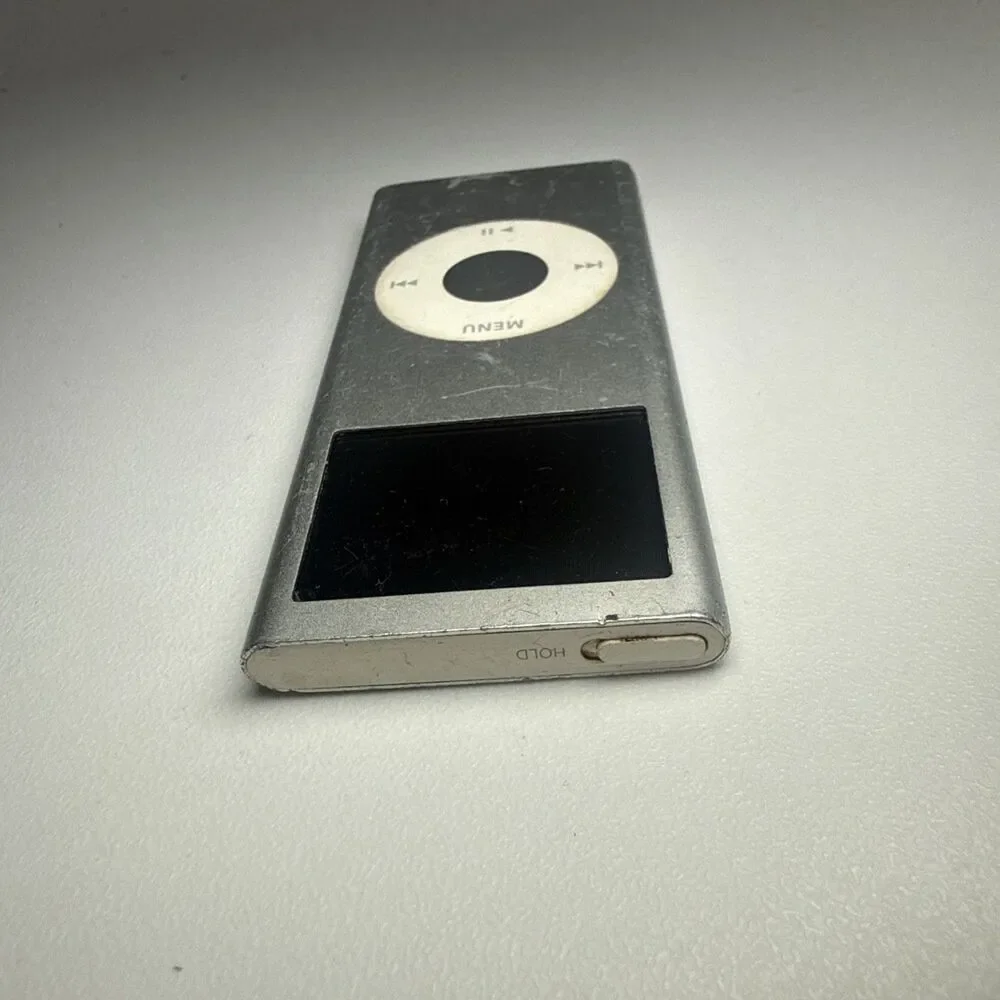 Apple A1199  iPod Nano Generation Silver 2 GB MP3  Player *READ***